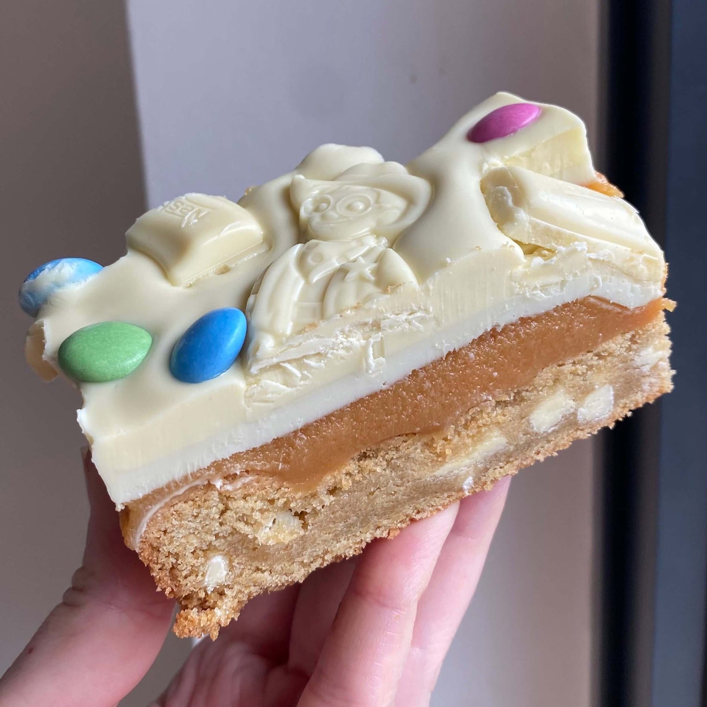 Milkybar Millionaires Cookie Slice